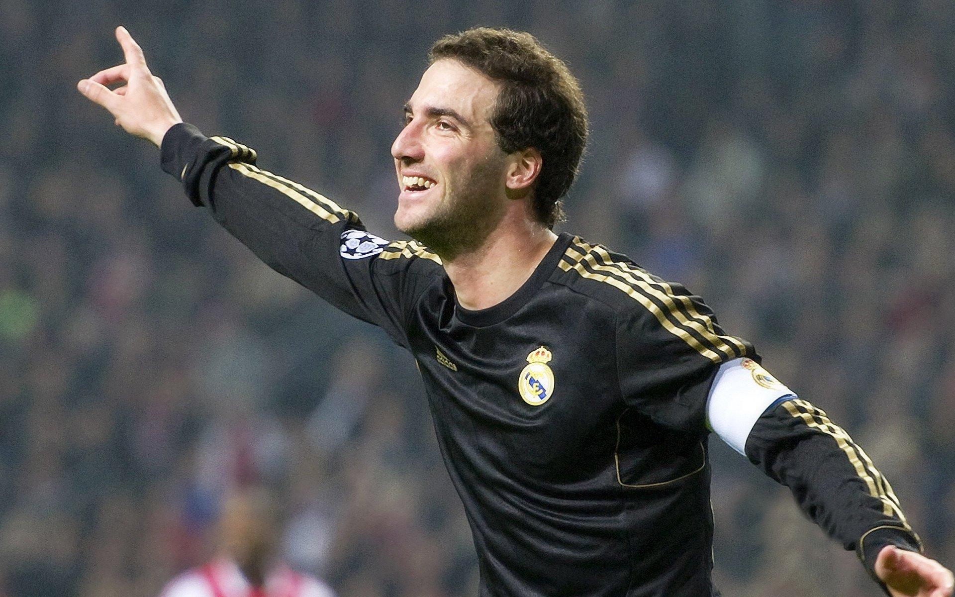 范登贝尔赫透露斯洛特沟通细节 荷兰中卫面临留队充当替补关键抉择